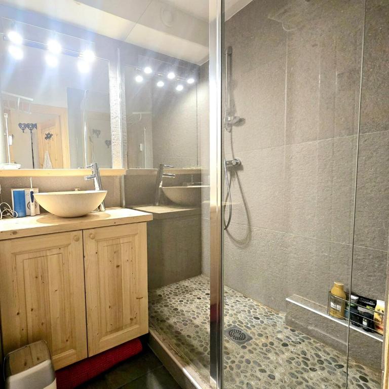 Charming duplex in Hameau des Pistes - ski inout - Apartamento - 44