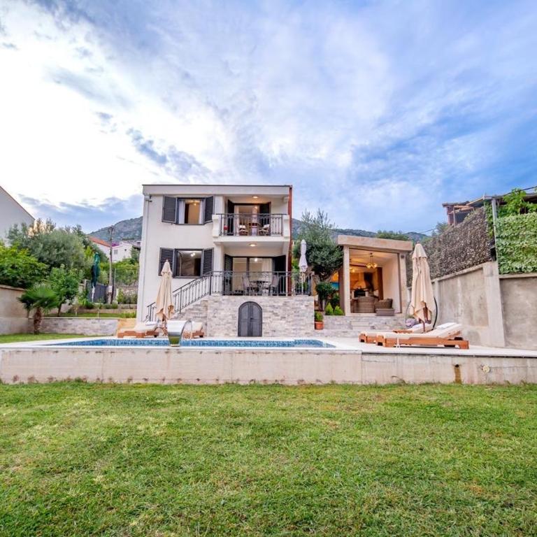 Guest House Luksic - Two-Bedroom House - 6