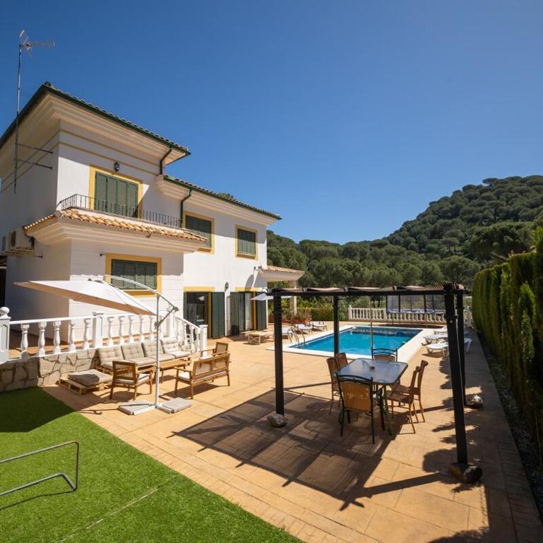 Villa con chimenea barbacoa y vistas panorámicas. - Villa - 16