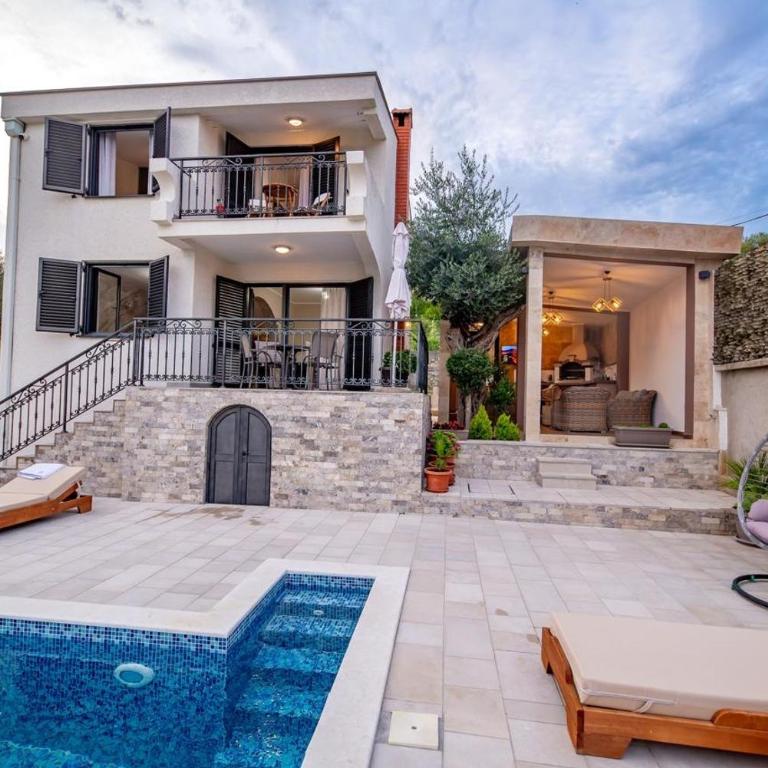 Guest House Luksic - Two-Bedroom House - 10