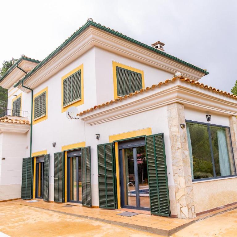 Villa con chimenea barbacoa y vistas panorámicas. - Villa - 76