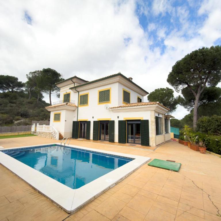 Villa con chimenea barbacoa y vistas panorámicas. - Villa - 84