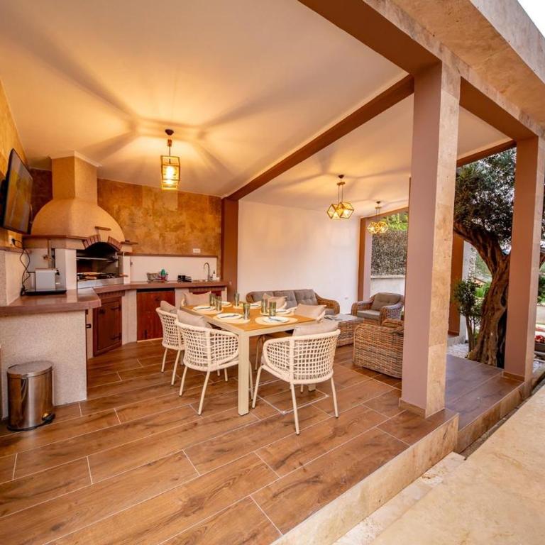 Guest House Luksic - Two-Bedroom House - 21