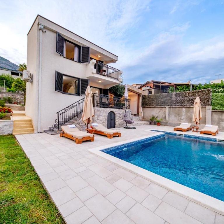 Guest House Luksic - Two-Bedroom House - 11