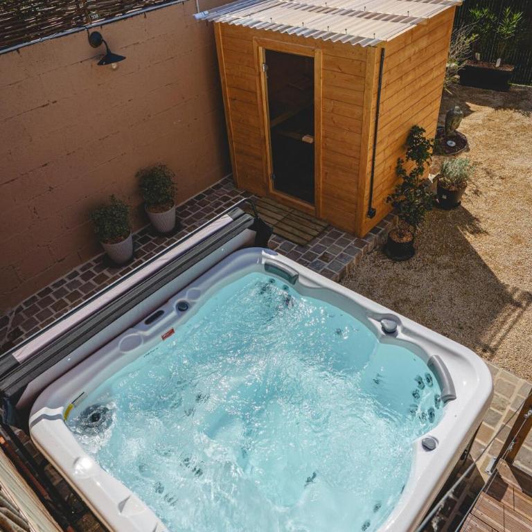 La Maison dAmbre-Jacuzzi-Sauna-Clim-4chambres - Maison de Vacances - 73