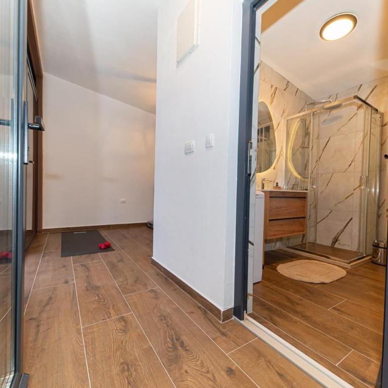 Guest House Luksic - Two-Bedroom House - 28