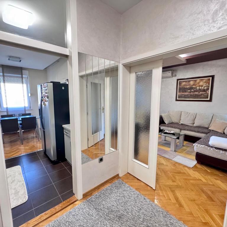 ARENA- One bedroom apartment-public FREE parking in front of building - Apartment mit 1 Schlafzimmer - 9