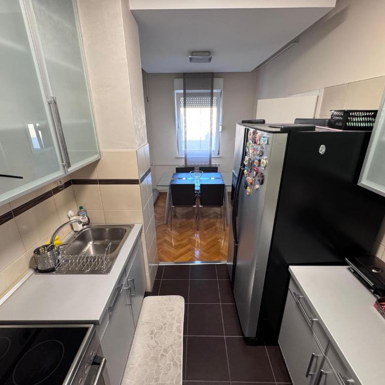 ARENA- One bedroom apartment-public FREE parking in front of building - Apartment mit 1 Schlafzimmer - 6
