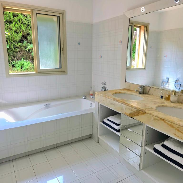 Villa 5P jardin Piscine wifi clim proche village Mouans sartoux et cannes - Casa de 4 dormitorios - 68