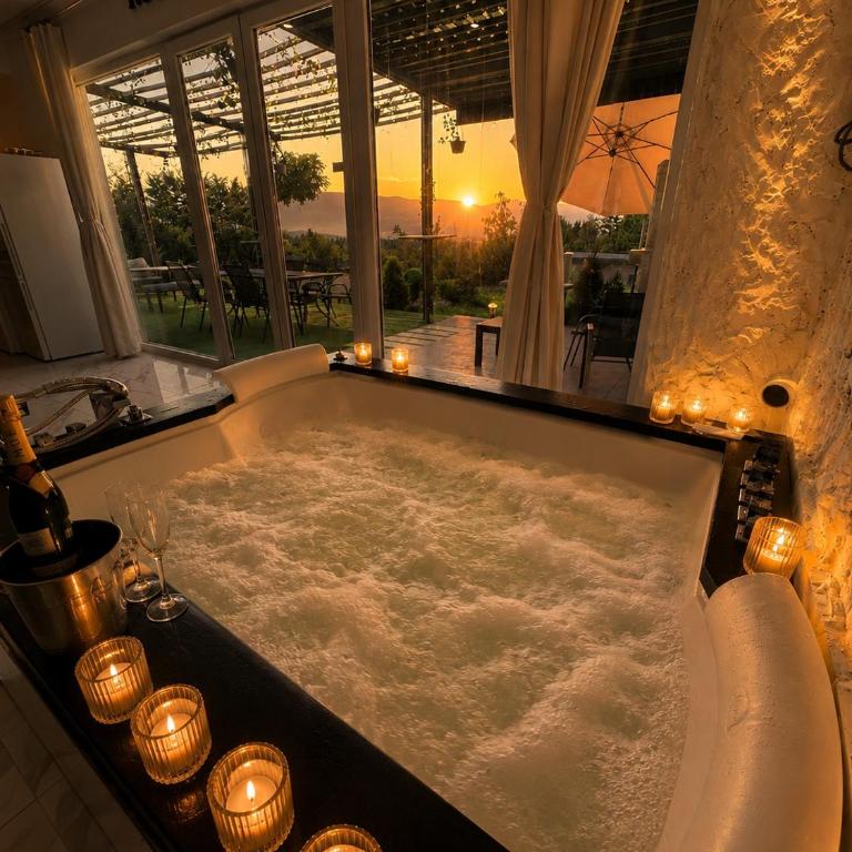 MonteBliss Private Pool & Spa Escape - Three-Bedroom Home - 41