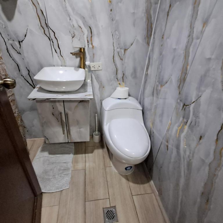 76 3 Suite Centrica La Carolina Quito - Suite de 1 dormitorio - 8