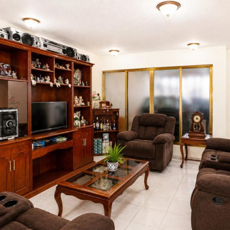 Nice bedroom at 5 min Mexico City Airport T1 & T2 - Double Room with Private Bathroom - 11