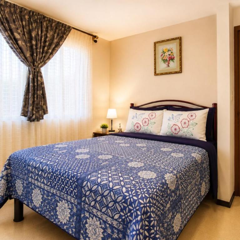 Cozy bedroom at 5 min Mexico City Airport T1 & T2 - Double Room with Private External Bathroom - 2