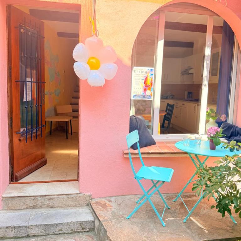 Bormes center 75 m2 artistic stay 2 to 4 people - Two-Bedroom Apartment - 16
