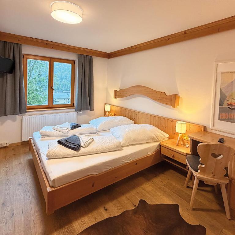 Sportpension Enzian - Doppelzimmer mit Balkon - 3
