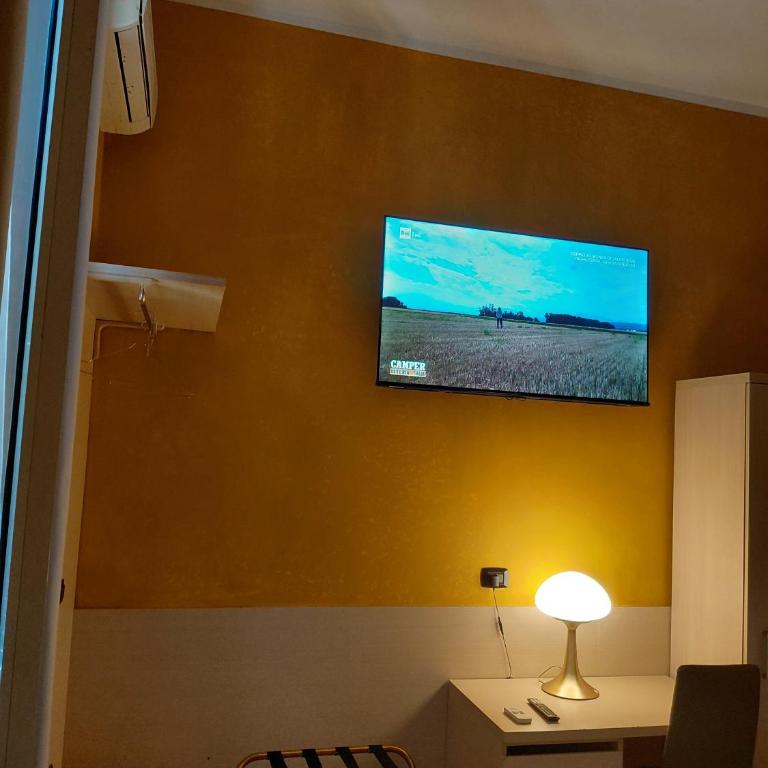 Guest House Hola Roma - Double or Twin Room with Private Bathroom - 3
