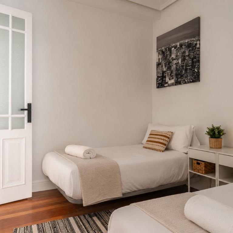 Premium Centro Bilbao free parking - Three-Bedroom Apartment - 7