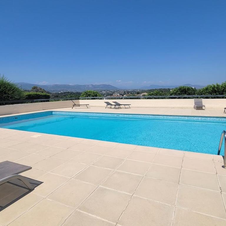 Appart' au calme avec piscine et terrasse - Appartement - 24