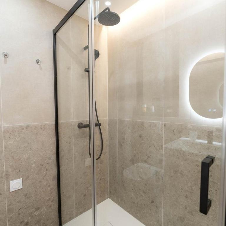 Appart' au calme avec piscine et terrasse - Appartement - 6