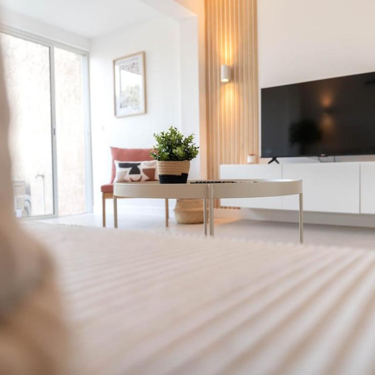 Appart' au calme avec piscine et terrasse - Appartement - 17