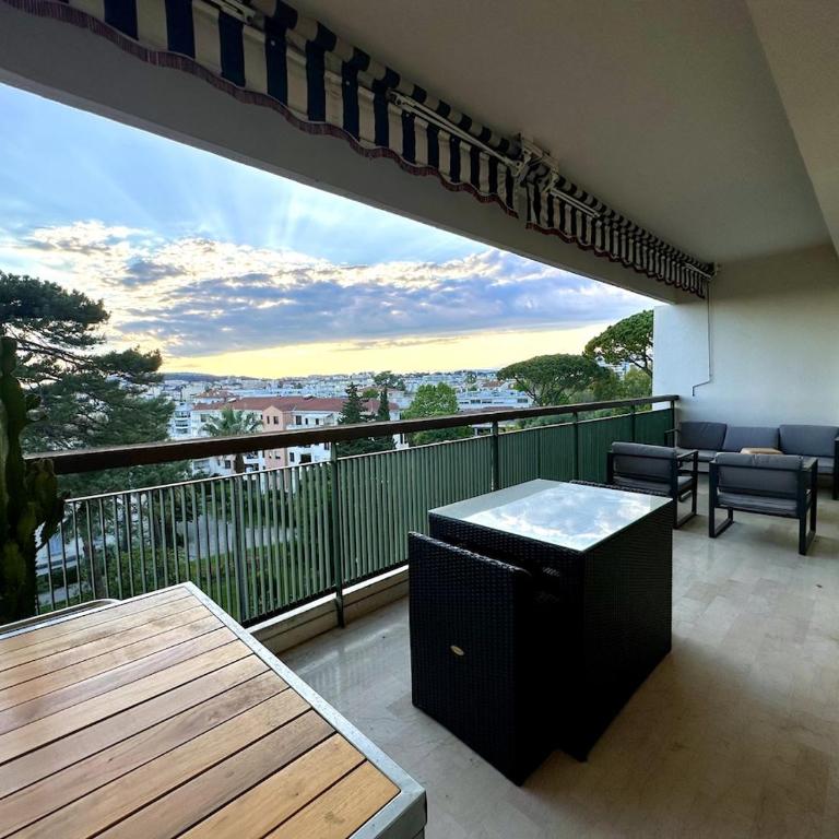 Elégant et spacieux 3 pièces, centre Cannes - Apartment - 42