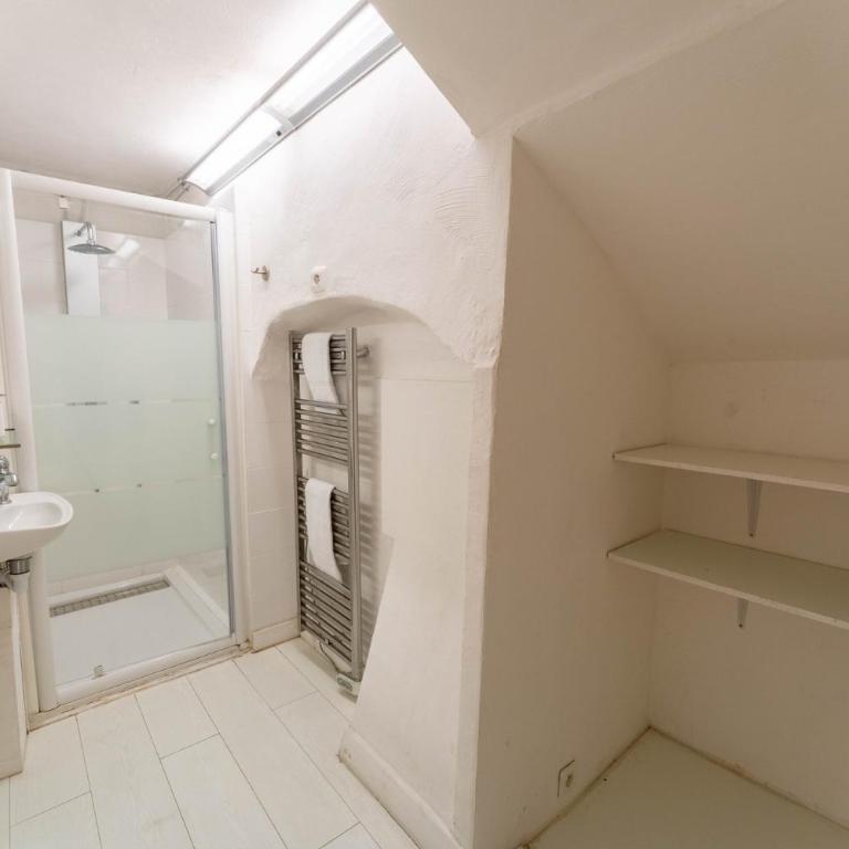 BC Spacieux et atypique 3P, Vieille-Ville - Appartement 2 Chambres - 11