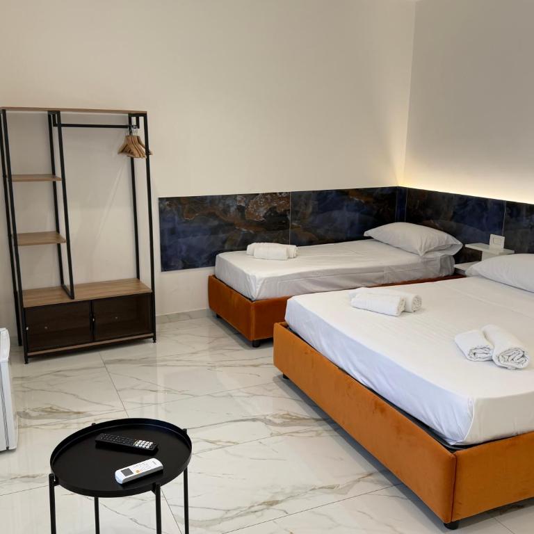 Emerald Rooms - Camera Tripla Deluxe - 3