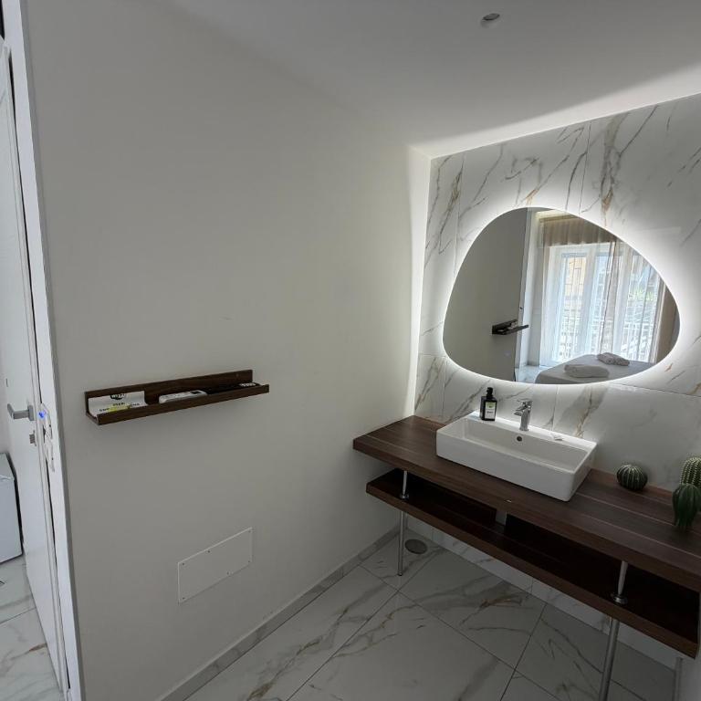 Emerald Rooms - Camera Tripla Deluxe - 12