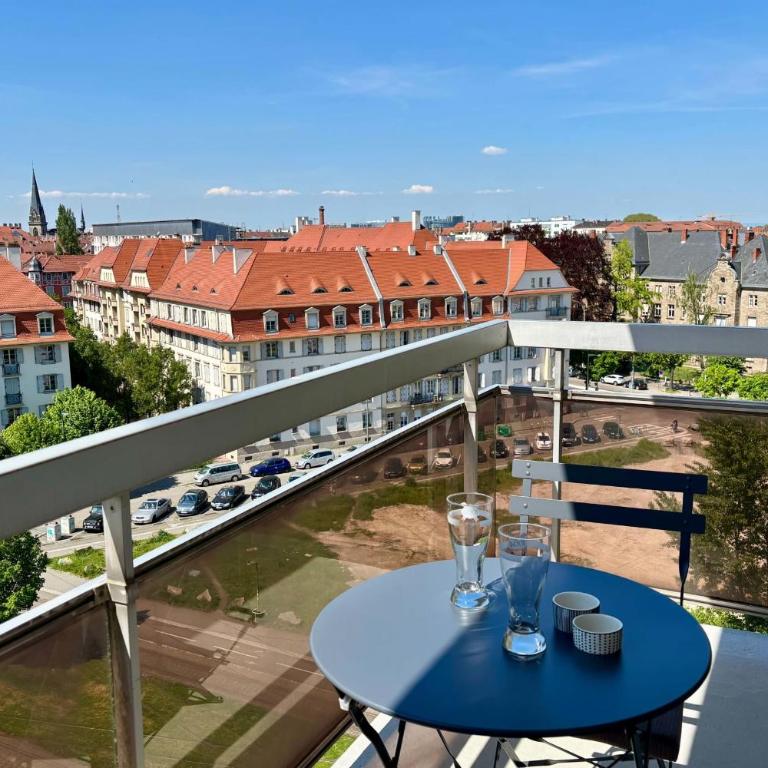 8th floor apartment with 2 balconies - Apartment - 4