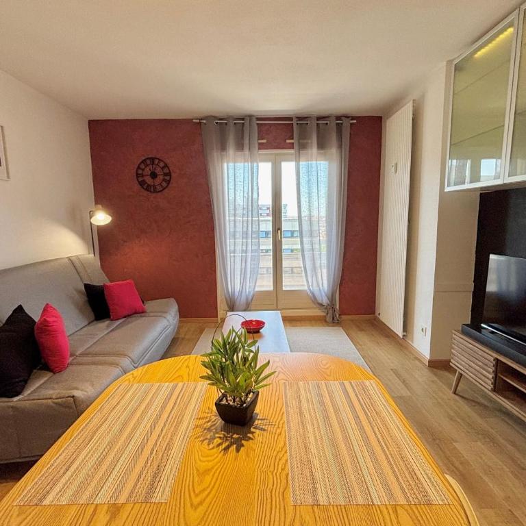 8th floor apartment with 2 balconies - Apartment - 5