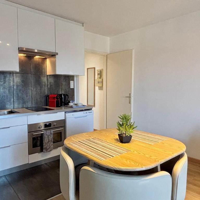 8th floor apartment with 2 balconies - Apartment - 8