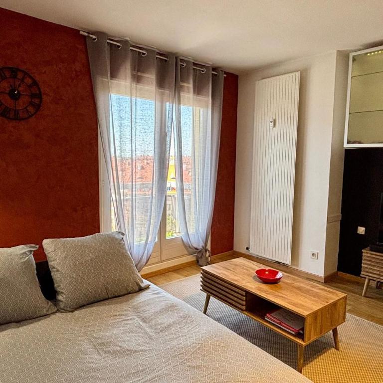 8th floor apartment with 2 balconies - Apartment - 14