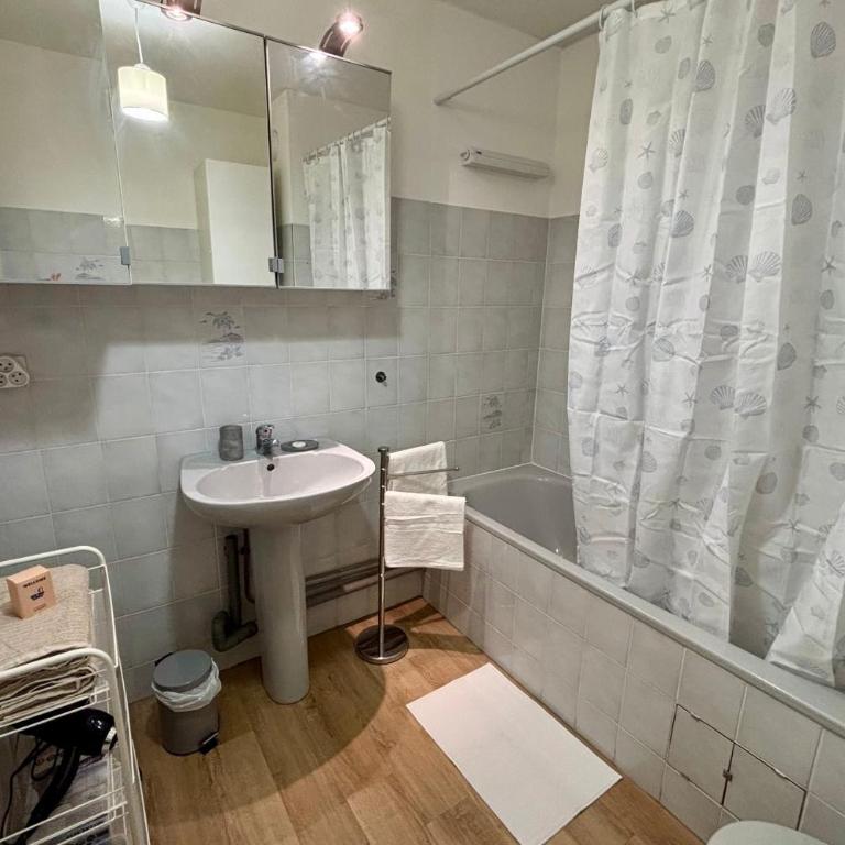 8th floor apartment with 2 balconies - Apartment - 15
