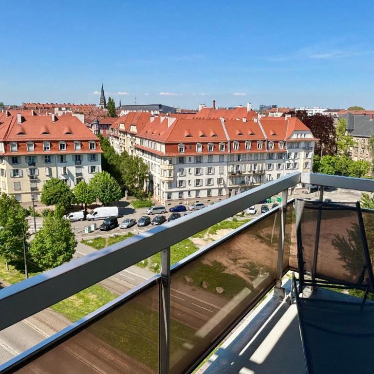 8th floor apartment with 2 balconies - Apartment - 19