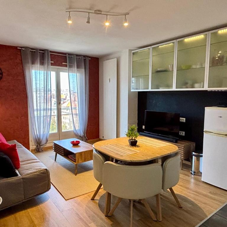 8th floor apartment with 2 balconies - Apartment - 24