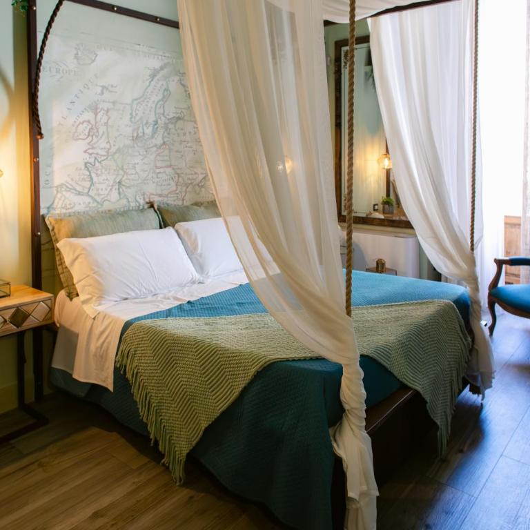 Suite Dimora Ponente - Elegant Suite with Balcony - Trani - Habitación Doble con balcón - 1