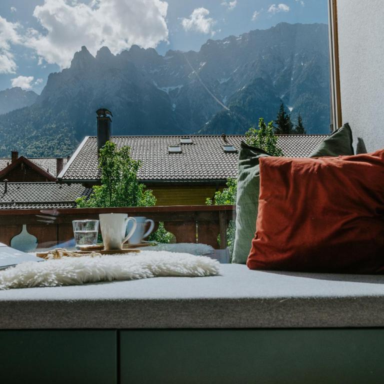 Die Karwendelsuite - 5 Sterne FeWo mit bestem Bergblick, zentrumsnah & ruhig gelegen, familienfreundlich - Two-Bedroom Apartment - 72