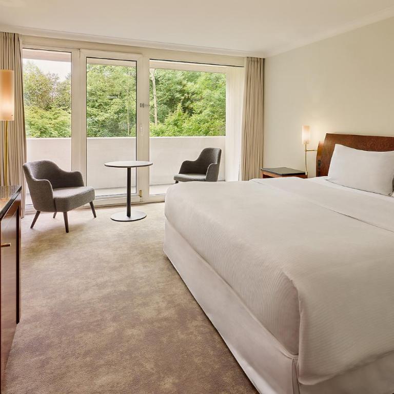The Westin Grand Munich - Urban Garden Zimmer mit Kingsize-Bett und Balkon - 1