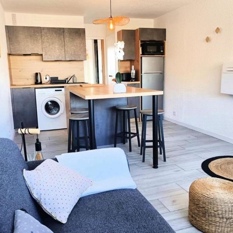 Charming 30 m apt marina view refurbished 2025 - Apartment - 2
