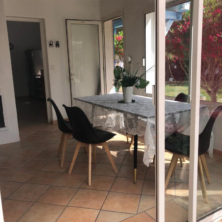 LE BONHEUR AVEC PISCINE ET JARDIN - Maison 2 Chambres - 3