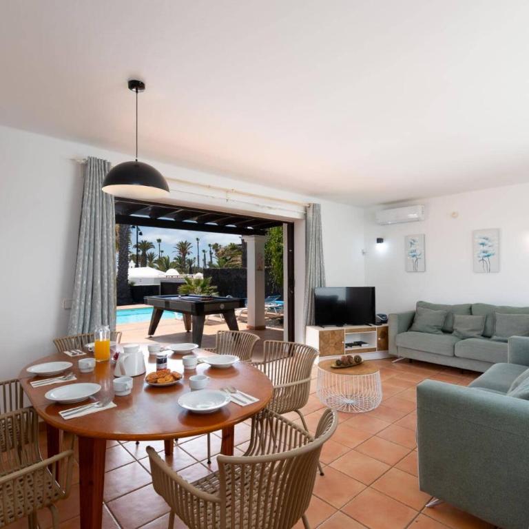 Villa Papagayo by Villa Plus - Villa - 9