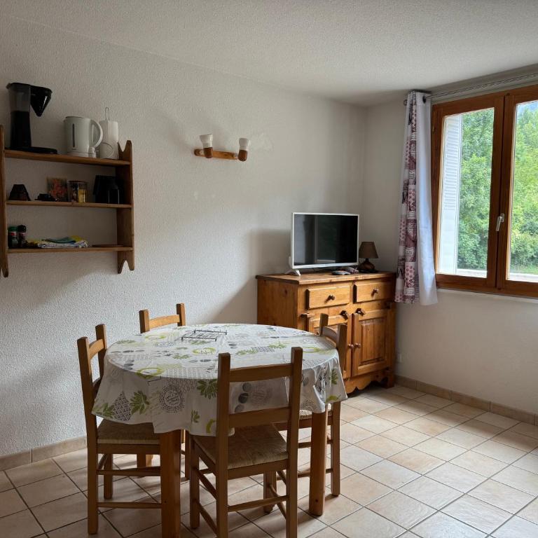 Les Lys Orangés - Apartment mit 1 Schlafzimmer und Garten - 11