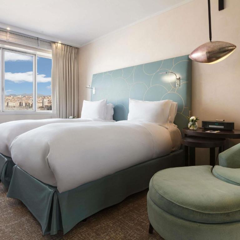 Sofitel Marseille Vieux-Port - Chambre Lit King-Size Deluxe avec Accès Spa/Salle de Sport - Vue sur Vieux-Port - 8