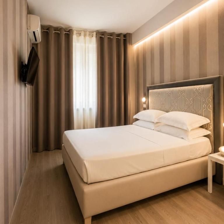 Hotel Salus - Doppelzimmer mit Balkon - 4