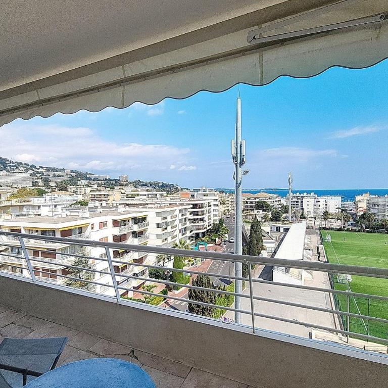 HENRI CAMILLE REAL ESTATE -ARMOR - Sea view big terrace sunny 1 bedroom - Appartement - 5