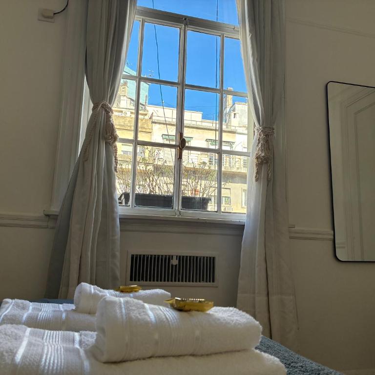 View of the Obelisco! Birthplace of Tango, Wine and Polo - Apartamento de 1 dormitorio - 4