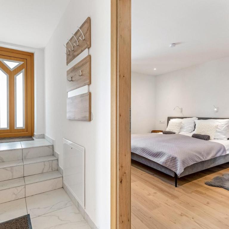 Schwarm Haus Apartment Saalfelden - Two-Bedroom Deluxe Apartment with Garden View - 21
