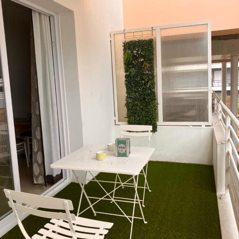 Appartement avec balcon et piscine partagée - Appartement - 2