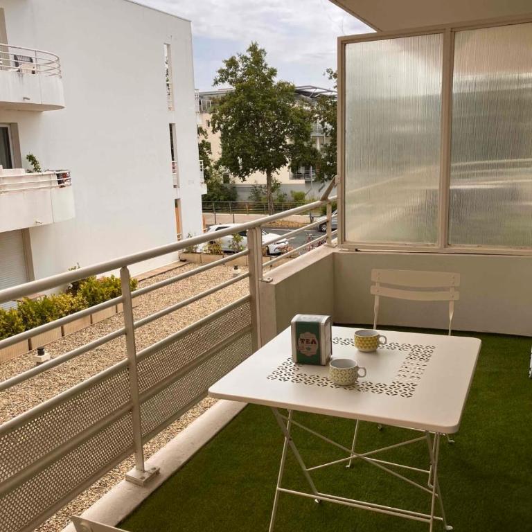 Appartement avec balcon et piscine partagée - Appartement - 3