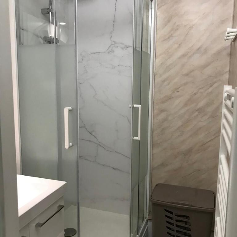 Appartement avec balcon et piscine partagée - Appartement - 18